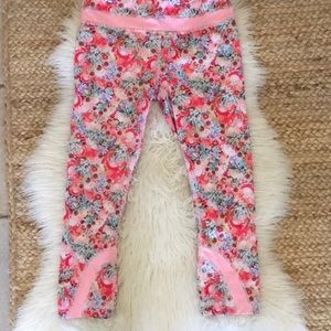 Lululemon Flowabunga Crops 6